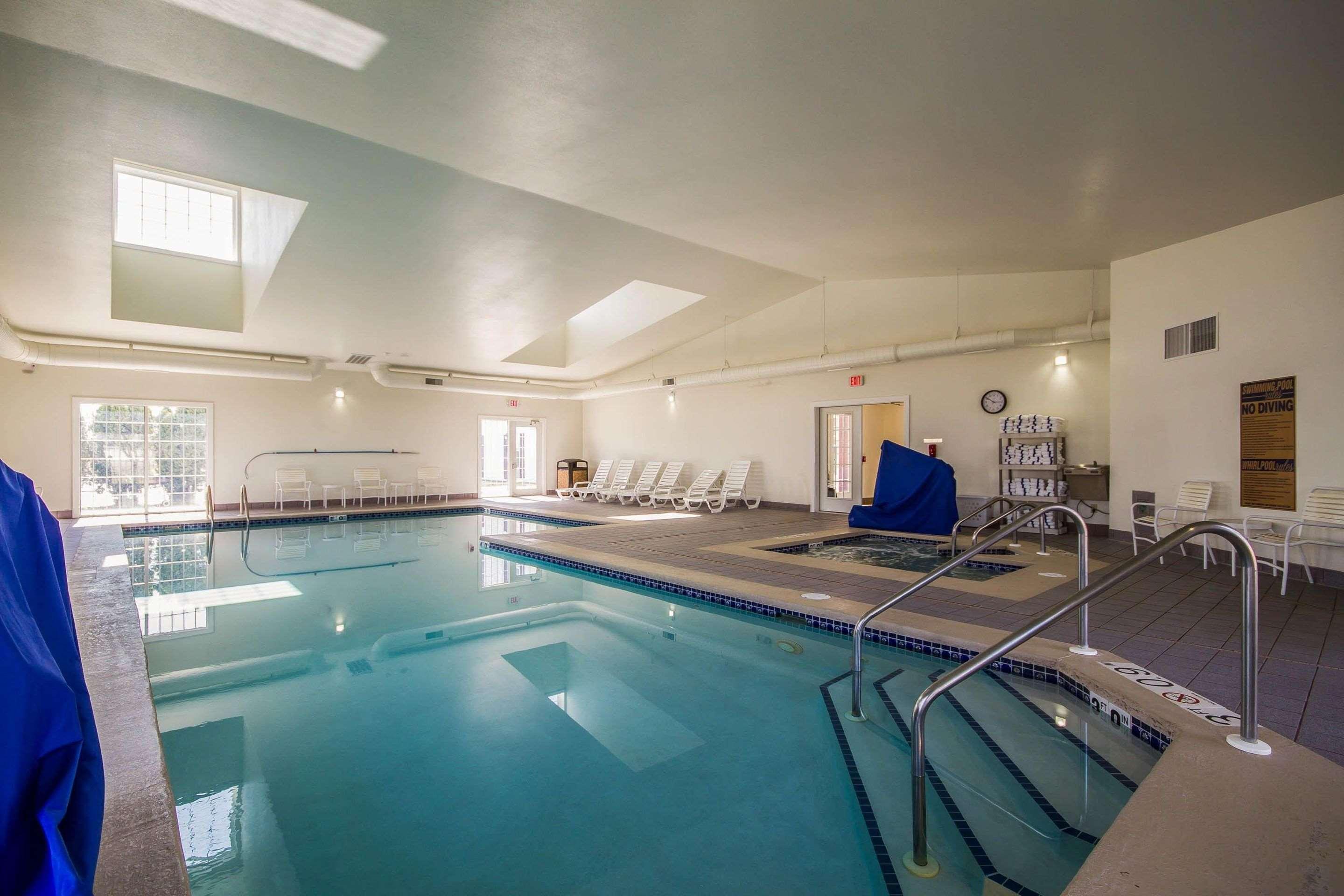 Comfort Inn Fond Du Lac Bagian luar foto