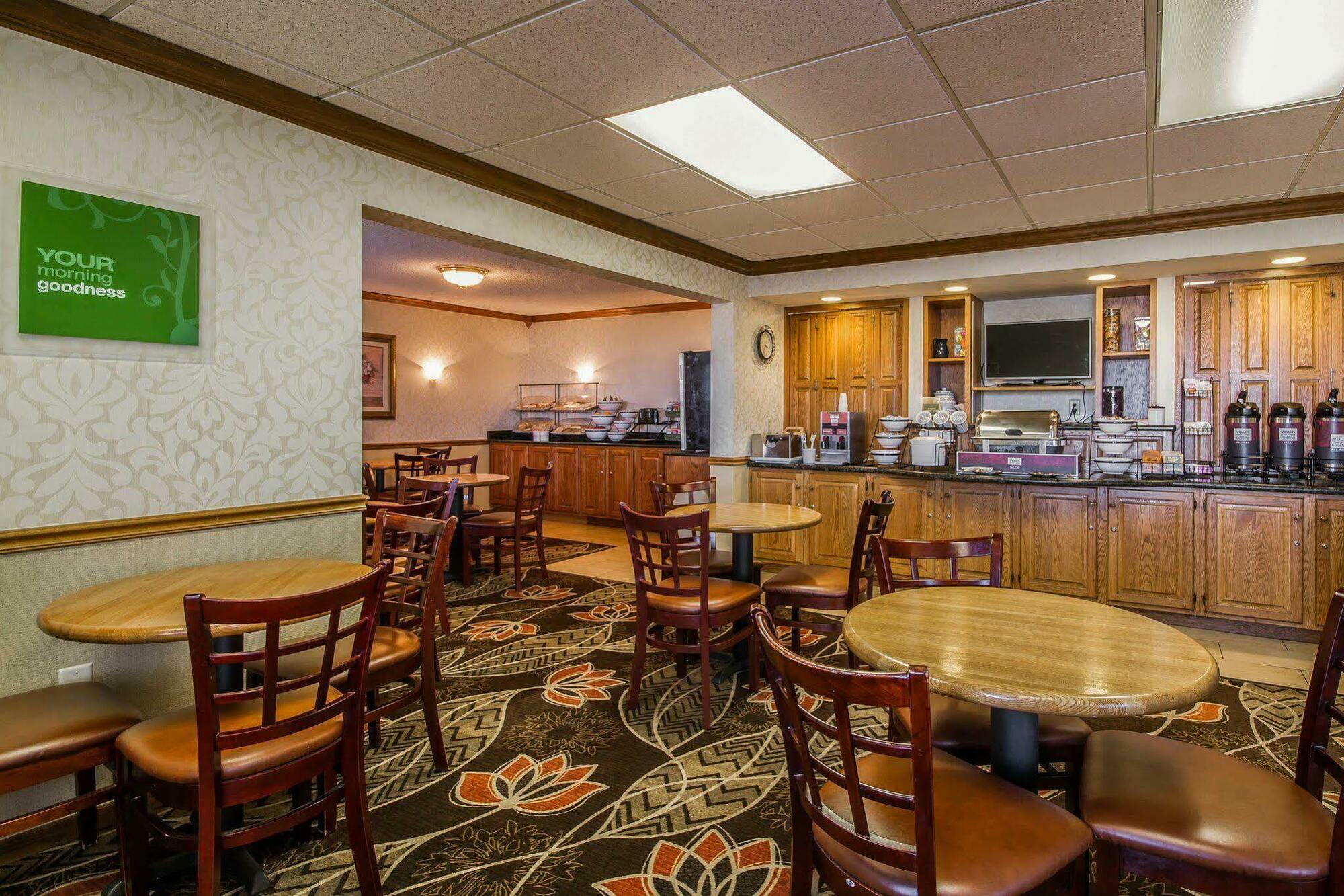 Comfort Inn Fond Du Lac Bagian luar foto